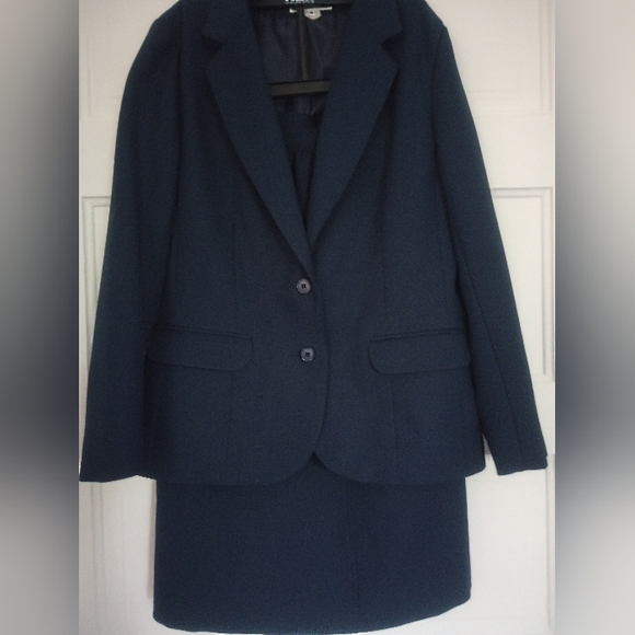 Classic Habernashy Women's Navy Blazer/Skirt Suit - Picture 1 of 5